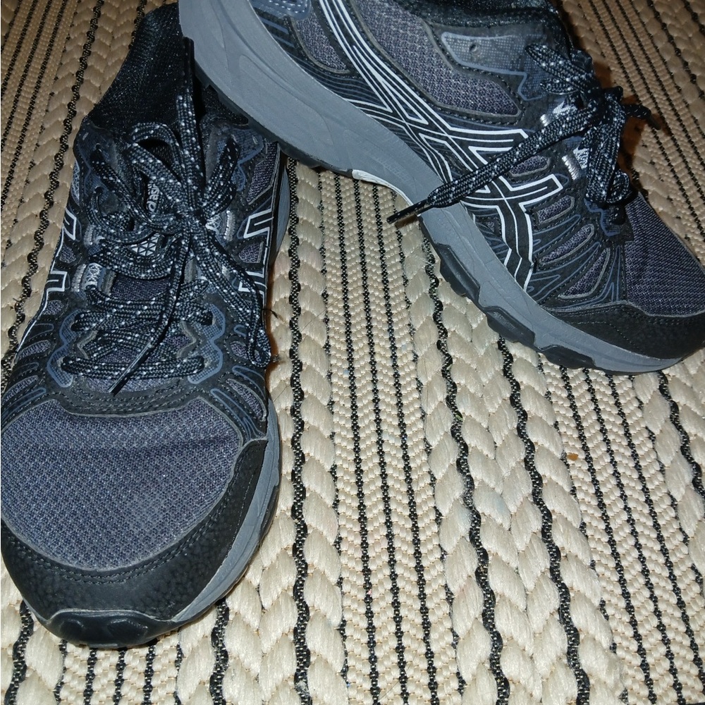 Women’s Black and Gray Athletic Shoes